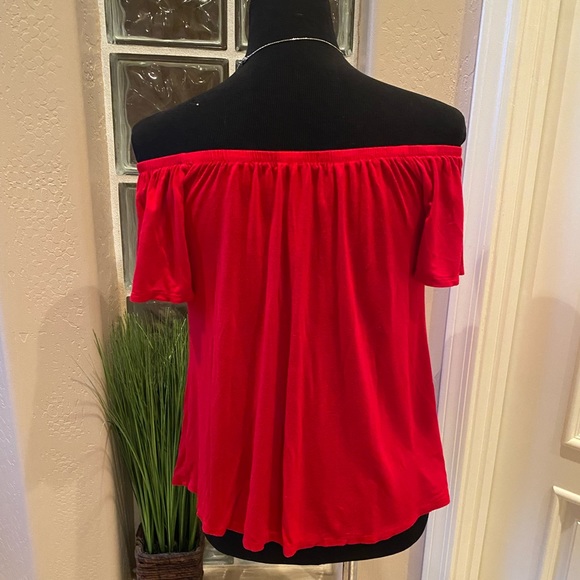 July 4th is coming!!❤️🤍💙. Socialite red off the shoulder flowy top. - Picture 7 of 10